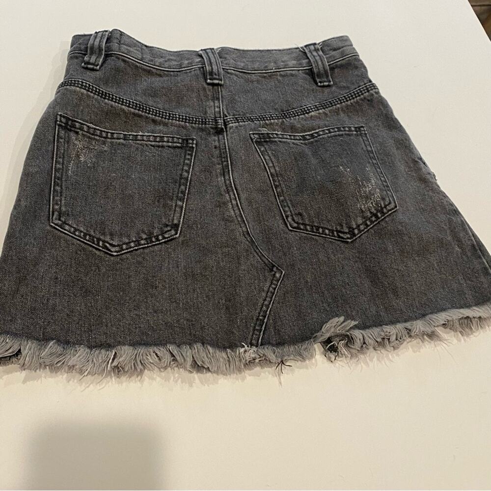 Free People Sidecar sanded black wash denim mini skirt raw frayed hem SZ 24 - Picture 6 of 11